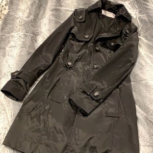 Black trench coat | Jessica Simpson